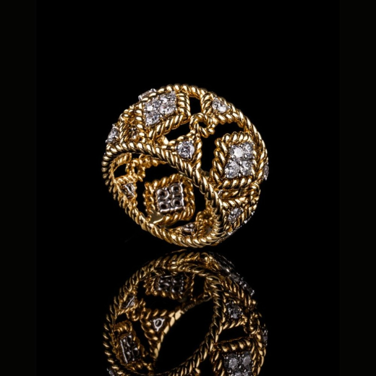 Amabilia, Gold and diamond ring